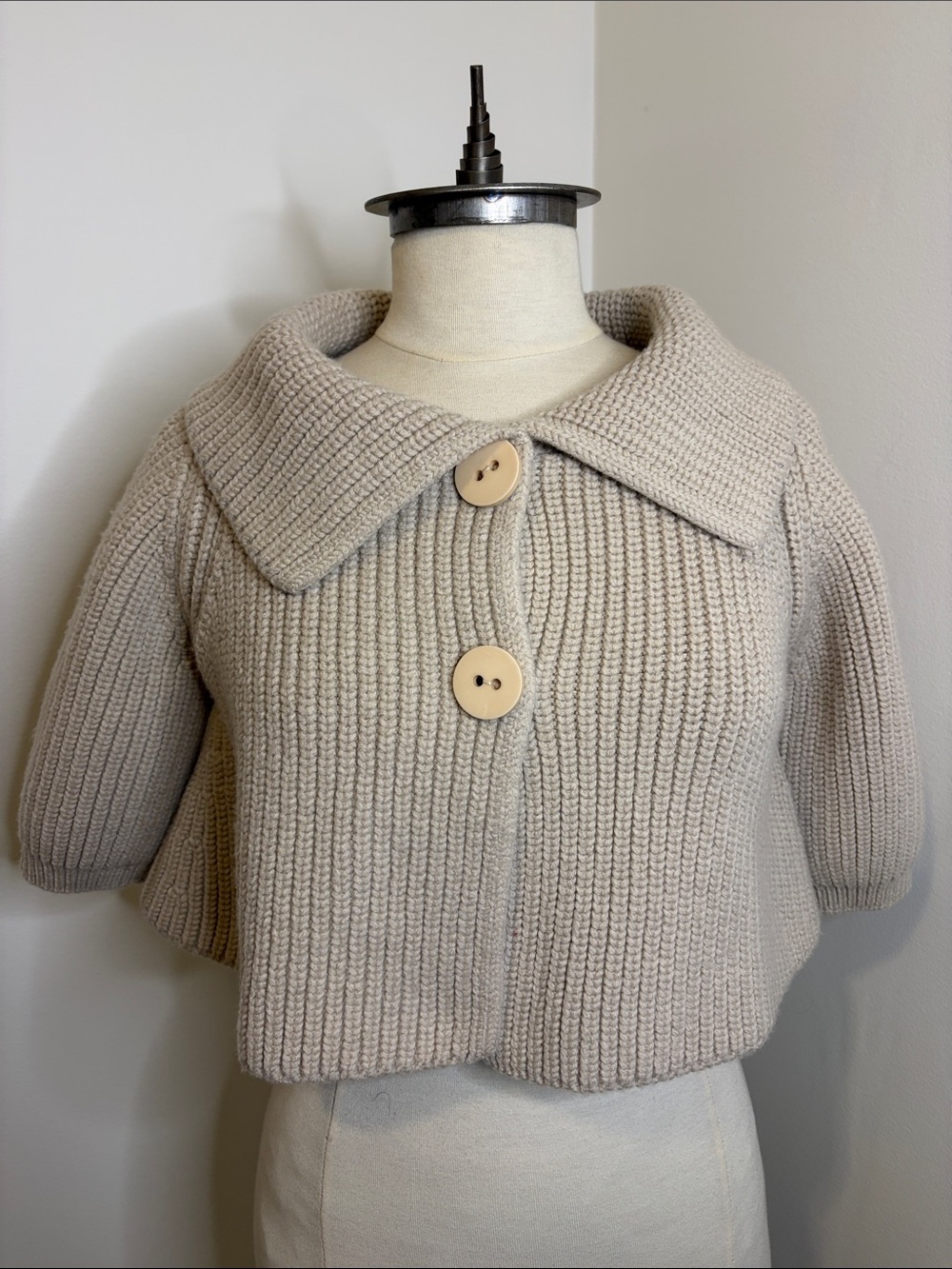 LIVIANA CONTI Beige Extra-Fine Merino Wool Crop Cardigan SIZE 42 (MEDIUM)